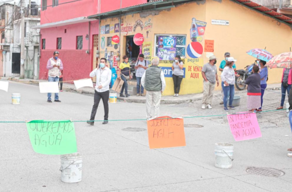 Bloquean vecinos de la capital el viejo libramiento a Tixtla; exigen ...