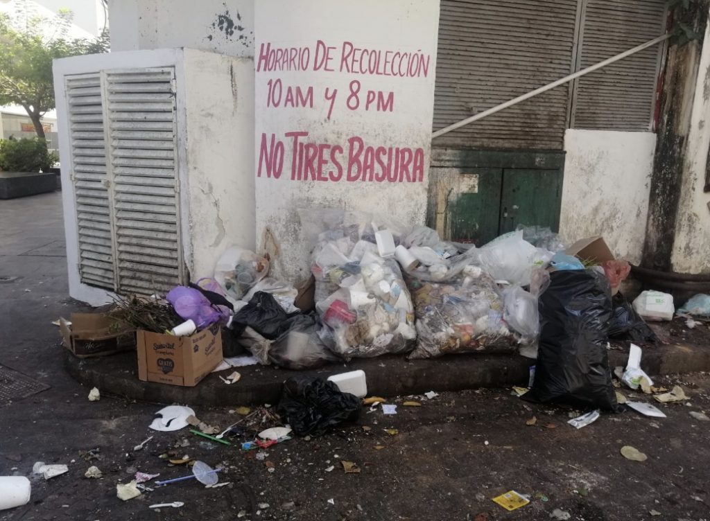 Reclaman vecinos del Centro por la acumulación de basura en las calles ...