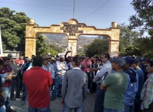 Incursionan en Apaxtla unos mil hombres armados de la comunitaria de Tlacotepec