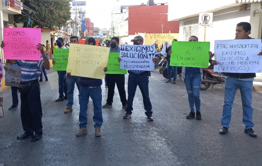 Bloquean vecinos una avenida en el centro de Chilpancingo para exigir ...