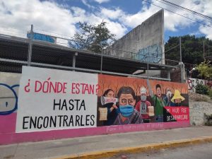 Pintan mural en Chilpancingo familiares de desaparecidos; exigen al gobierno su búsqueda