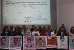 ¿Por qué el Ejército no entrega la información?, ¿qué esconden?, preguntan a AMLO padres de los 43