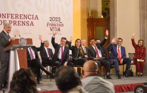 El rechazo a los libros, asunto electoral, insiste AMLO