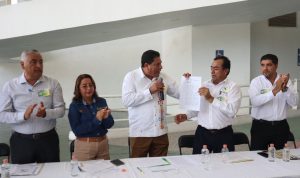Le dan toma de nota a los representantes estatales del nuevo sindicato de la educación