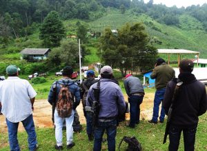 Se arman mil 500 campesinos de la sierra y van a Plan Verde a reinstalar a familias desplazadas