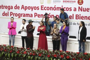 Dice Evelyn ver fuerte a su padre, Félix Salgado, quien va por reelección al Senado
