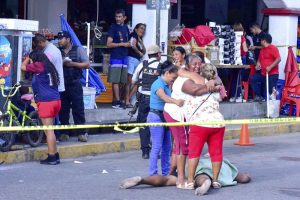 Balean a una familia; muere empleada de Bienestar federal y lesionan a su esposo