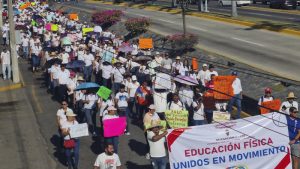 Sigue la protesta de maestros de Educación Física; marchan en la Montaña y Costa Grande