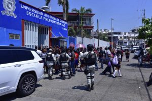 Irrumpen hombres en la Prepa 7 de la UAG y golpean a un estudiante; suspenden clases