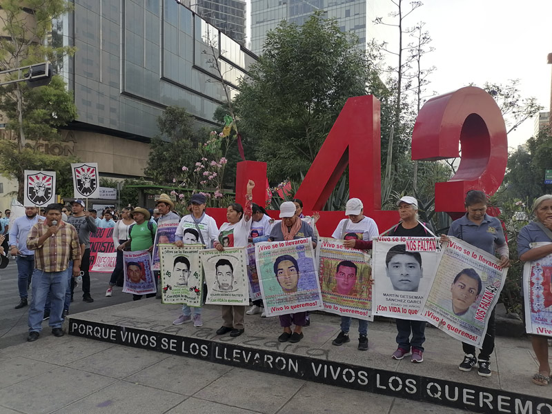 No cederán a reunión con AMLO sin sus abogados, dicen padres de los 43 ...