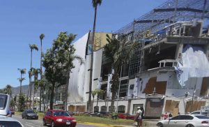 Más negocios rehabilitados tras Otis, pero falta