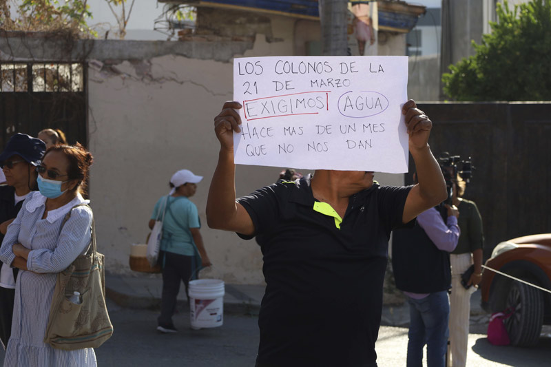 Cierran vecinos tres calles en la capital, una frente a la Capach ...