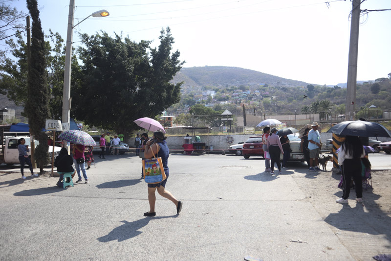 En dos bloqueos a calles colonos de Chilpancingo exigen el servicio de ...