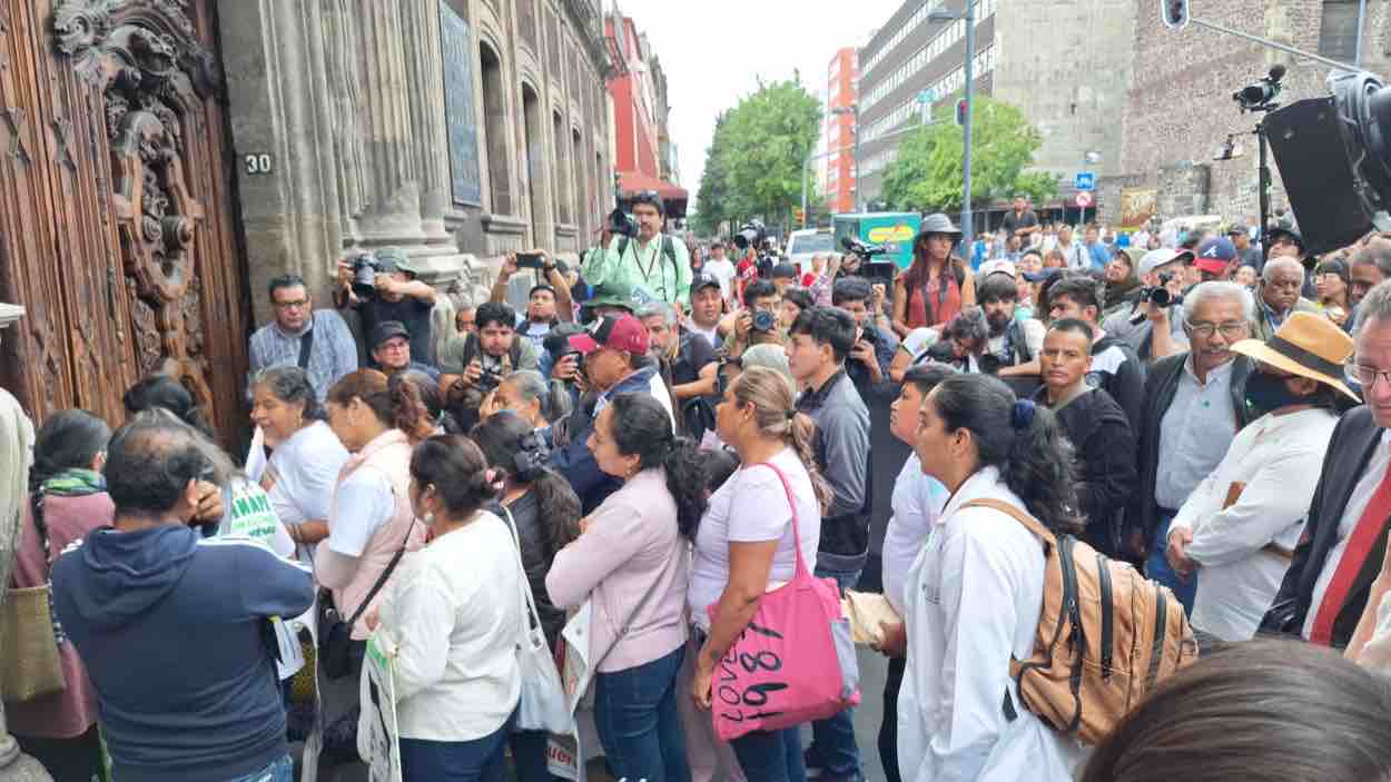 Ofrece Claudia Sheinbaum a padres de los 43 buscar un método para ...