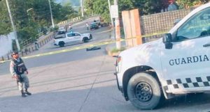 Asesinan a dos hombres más en Acapulco e identifican los restos de la joven mutilada