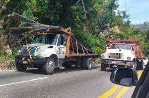 Siguen circulando vehículos pesados por la avenida Escénica pese a los accidentes