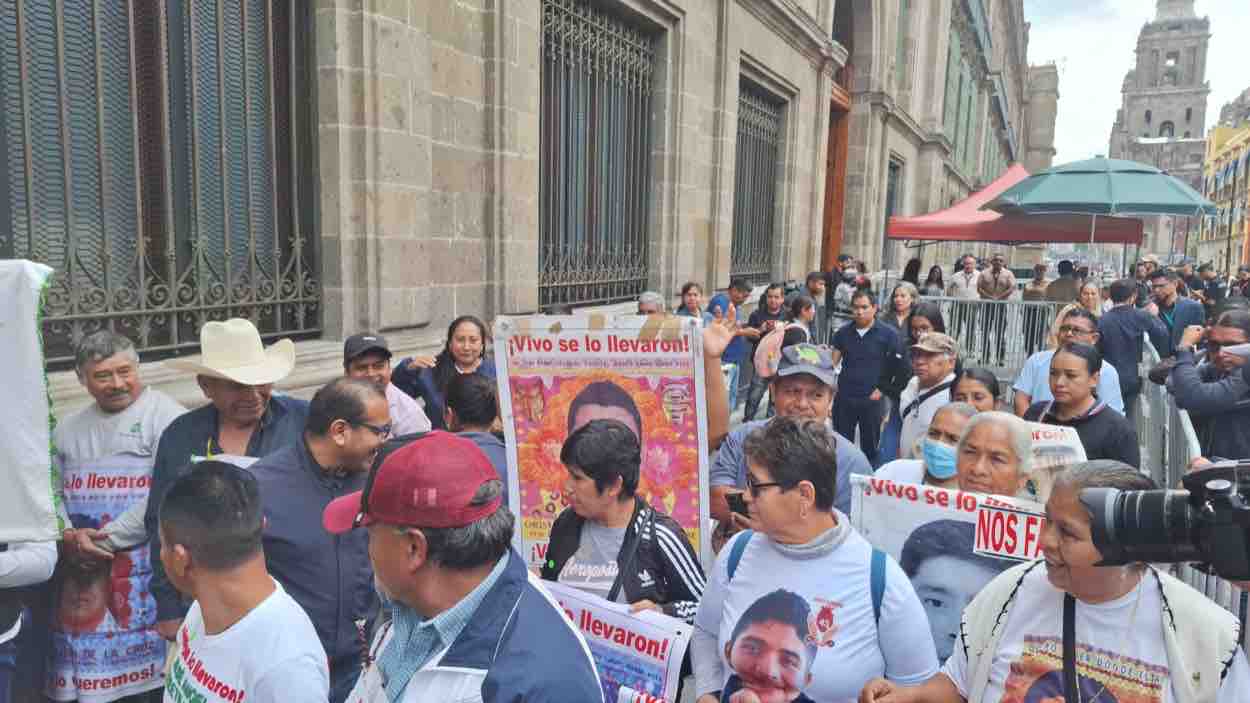 Terminó mal la relación con AMLO, dicen padres de los 43, tras la ...