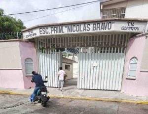 Aparecen cartulinas con amenazas en una primaria de la capital; se cancelan las clases
