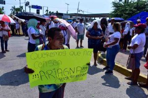 Bloquean el bulevar de Las Naciones; piden ayuda por John y pérdidas económicas