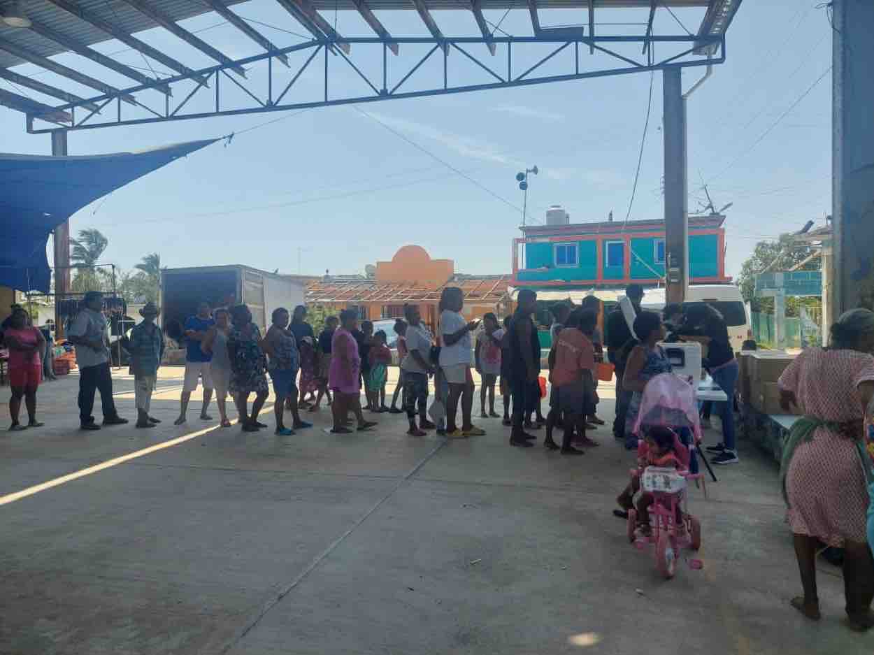 Siguen sin el servicio de agua potable desde el impacto de John en Cruz