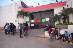 Normalistas cierran las oficinas de Marcial; exigen que cese la “persecución política”
