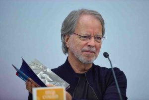 Recibe el escritor mozambiqueño Mia Couto el Premio FIL de Literatura en Lenguas Romances