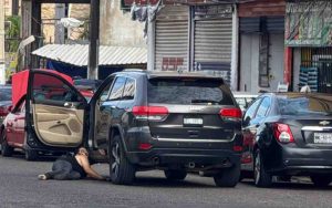 Asesinan a dos hombres; a uno lo hallan desmembrado en un automóvil en la Costera