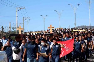 Bloquean normalistas dos horas la autopista en Chilpancingo