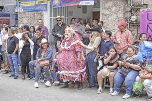 Breve y menos concurrido el Paseo del Pendón