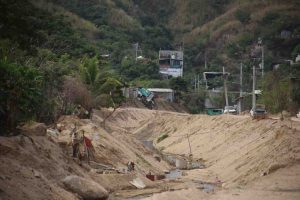 Carecen de agua y drenaje en Ciudad San Agustín desde John, denuncian vecinos