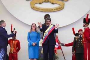 Nicolás Maduro toma posesión en el Parlamento como presidente de Venezuela pese a críticas