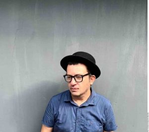 La cultura de la cancelación limita a artistas, dice el autor Alejandro Mancilla