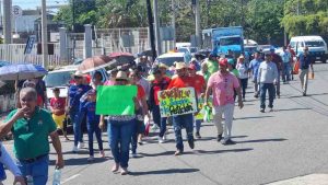 Toman maestros oficinas en Chilpancingo y Costa Grande; bloquean el Periférico en Iguala