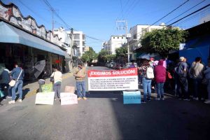 El SNTE sigue con la toma de oficinas y cierre de calles en la capital, Zihuatanejo e Iguala