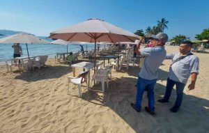 Inician el reordenamiento del comercio en playas; participan prestadores de servicios