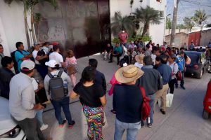 Toma el SNTE las oficinas de Marcial en la capital; trabajadores piden plazas ganadas