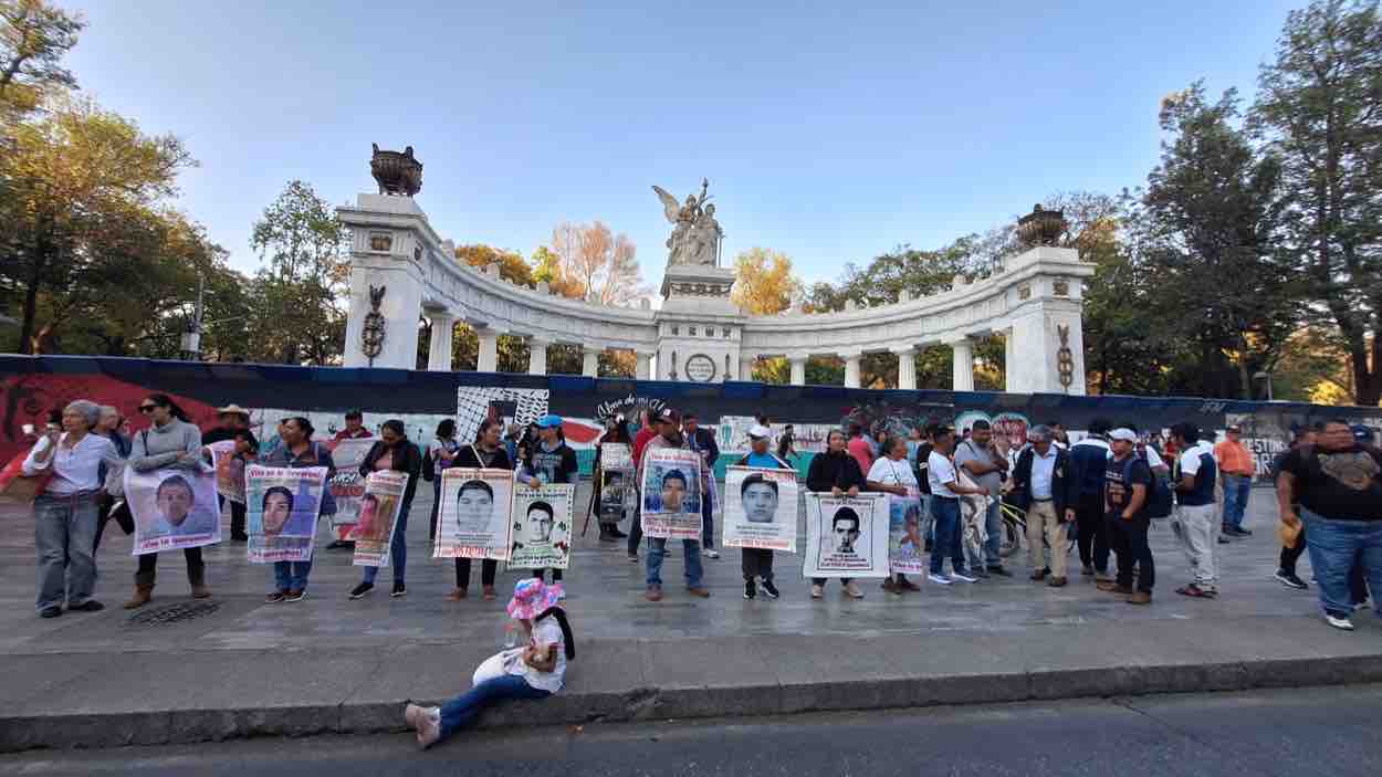 Marchan padres y madres de los 43 en la Cdmx para exigir la ...