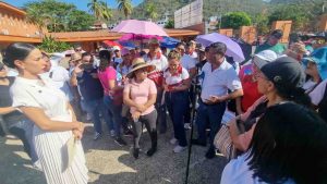 Maestros de Zihuatanejo marchan hacia el Ayuntamiento; la SEG no cumple, reclaman