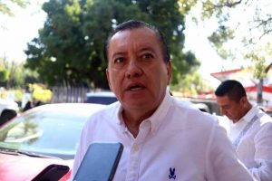 Amaga el rector de la UAG con dar de baja a 450 trabajadores que tienen dos plazas