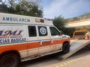Paran en el Acapulco rural a una ambulancia y ejecutan a cuatro heridos que traía de Ayutla