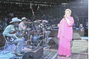 Muere Paquita la del Barrio de paro cardiaco a los 77 años en su pueblo natal de Veracruz