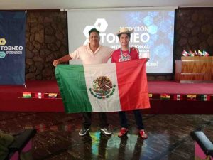 Gana guerrerense de 15 años el Torneo Internacional de Matemáticas, en Perú