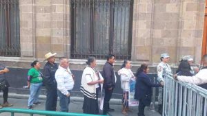Anuncia Sheinbaum a padres de los 43 nuevo equipo de investigación para el caso Ayotzinapa