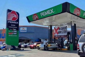 Rechazan en 11 gasolineras el tope de 24 pesos por litro anunciado por Sheinbaum