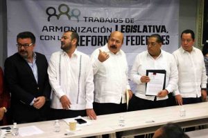 Entregan iniciativa para armonizar la reforma judicial federal; manda la elección local a 2027