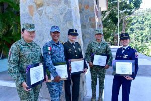 Entregan reconocimientos a mujeres militares