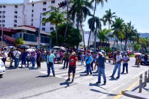 Maestros protestan en el estado durante el segundo día del paro nacional de la CNTE