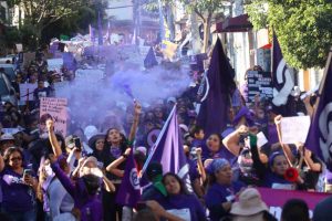 Marchan mujeres contra feminicidios, las desapariciones y otras violencias en el estado