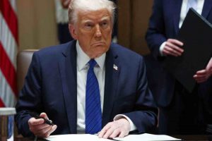 Donald Trump ordena endurecer los requisitos sobre la ciudadanía en el registro electoral