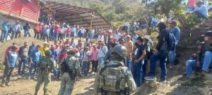 Exigen caminos, educación, salud y defienden la amapola